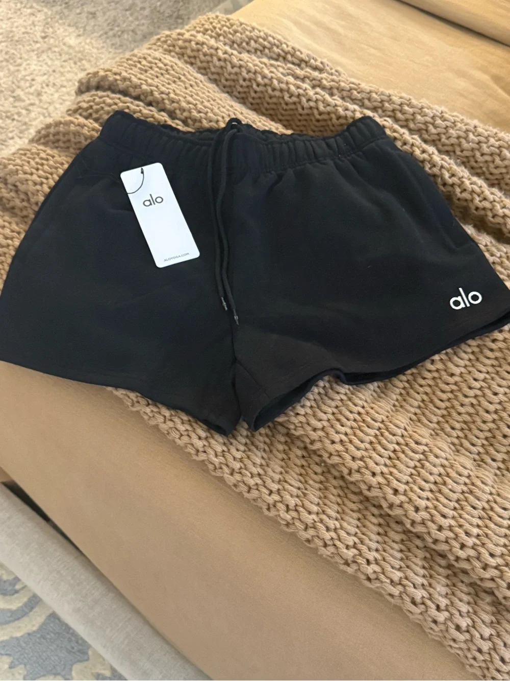 ALO Yoga Black Accolade Short with Elastic Waist